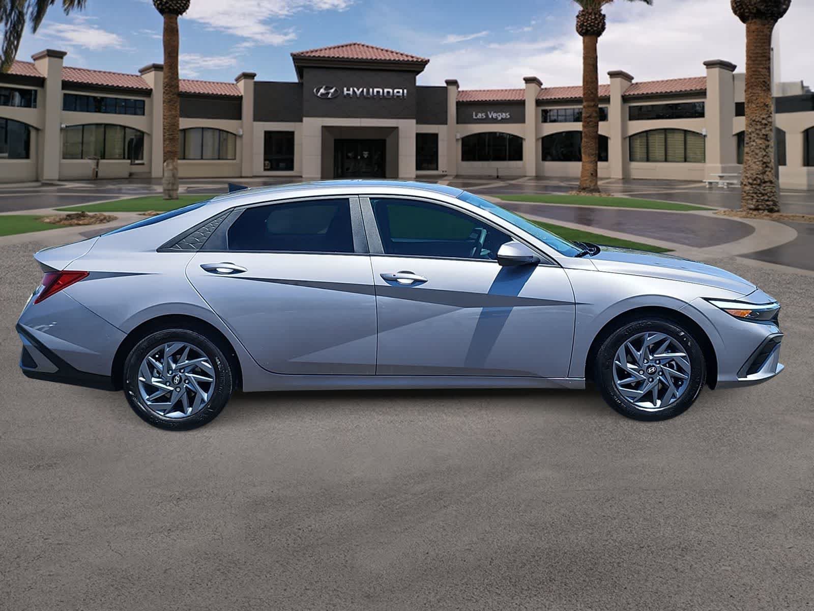 Used 2024 Hyundai Elantra SEL FWD image 9