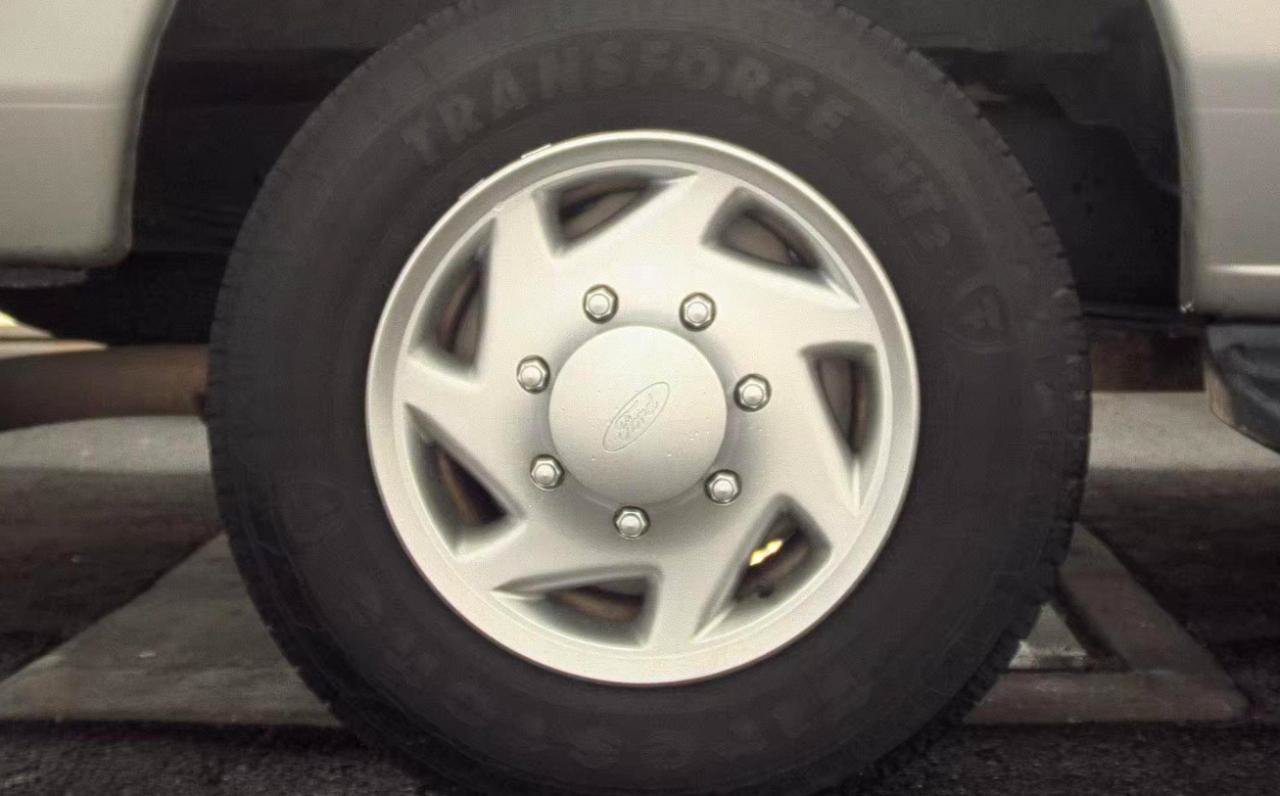 Used 2014 Ford E-350 and Econoline 350 XLT RWD image 11