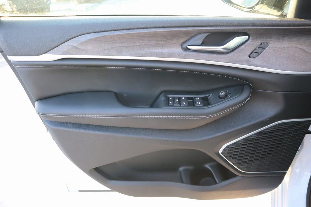 New 2026 Jeep Grand Cherokee Limited image 17