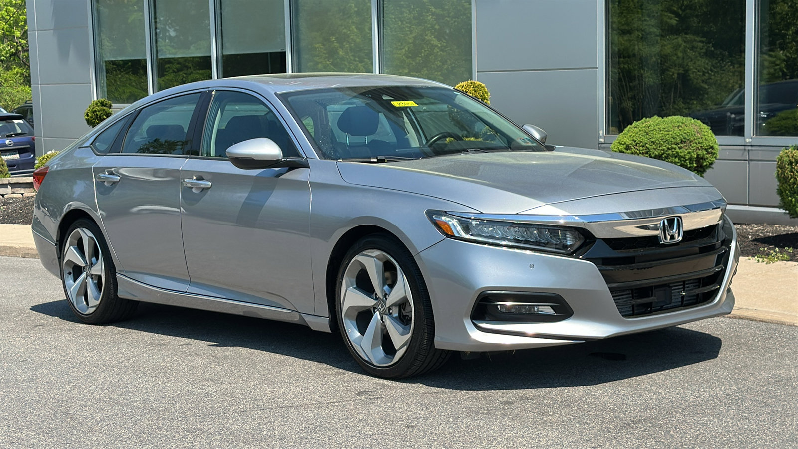 Used 2018 Honda Accord Touring image 2
