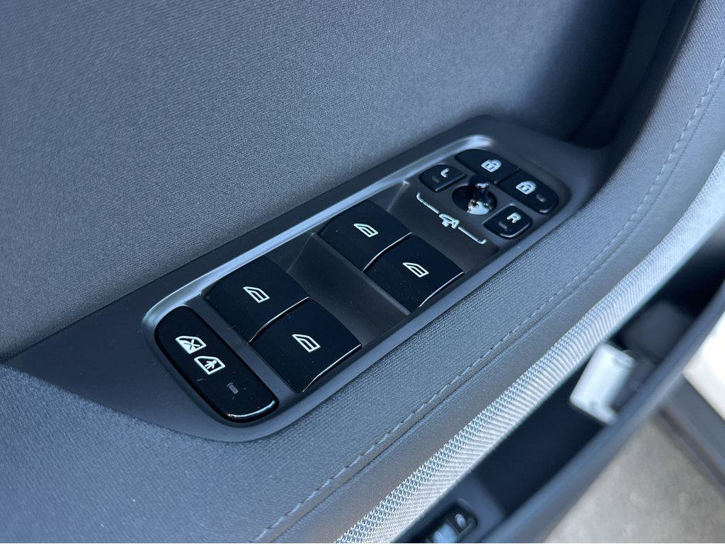 Used 2022 Polestar Polestar 2 w/ Pilot Package image 33