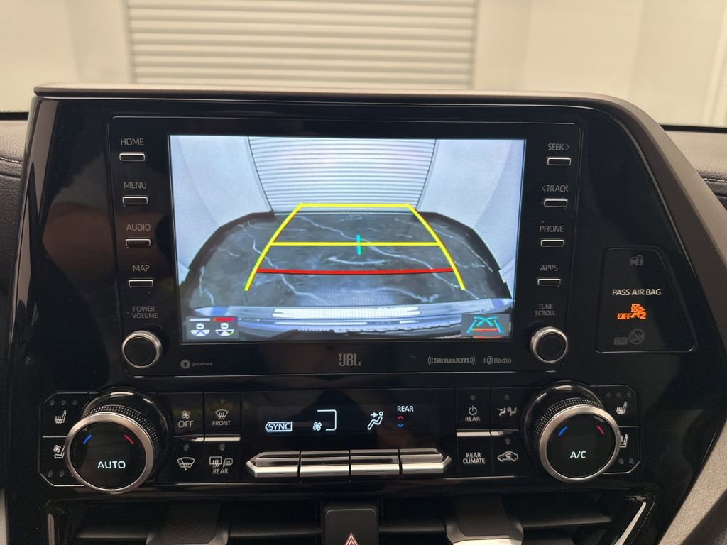 Used 2020 Toyota Highlander Limited image 23