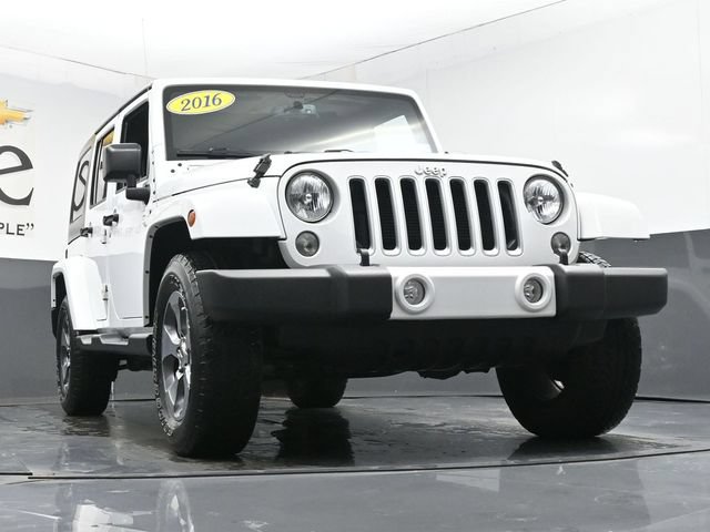 Used 2016 Jeep Wrangler Unlimited Sahara w/ Connectivity Group AWD/4WD image 3