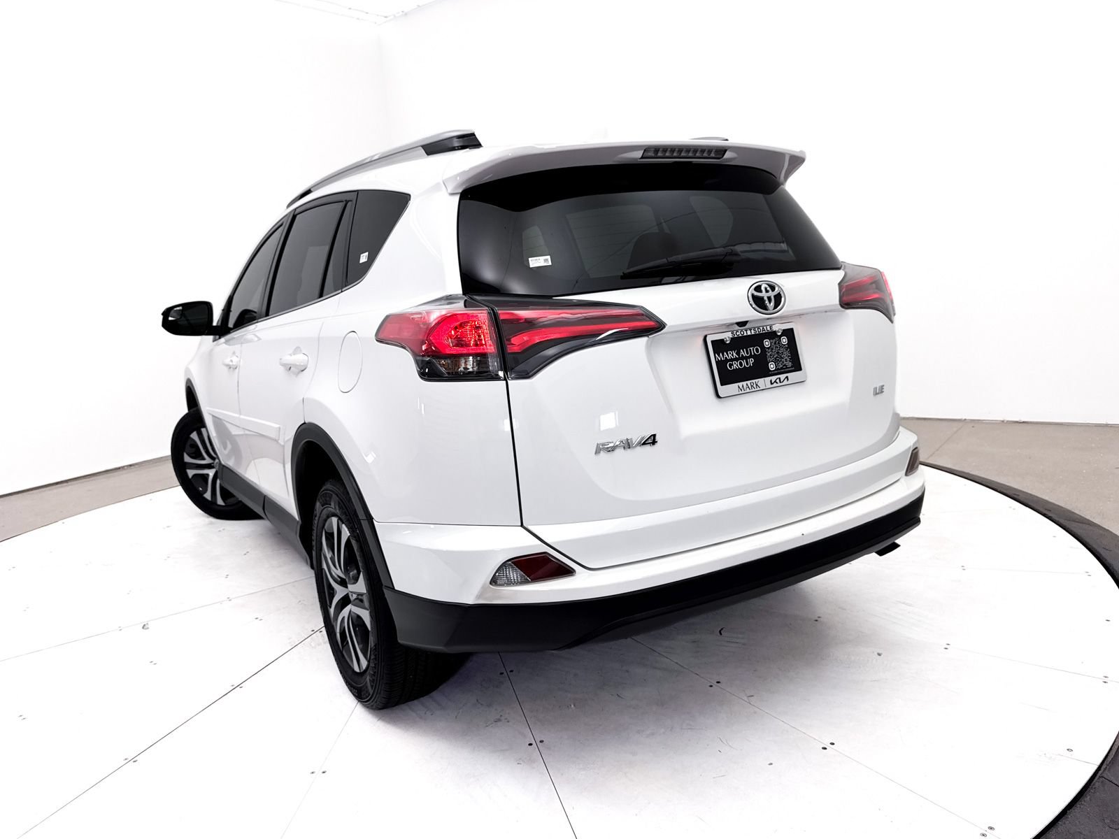 Used 2017 Toyota RAV4 LE FWD image 6