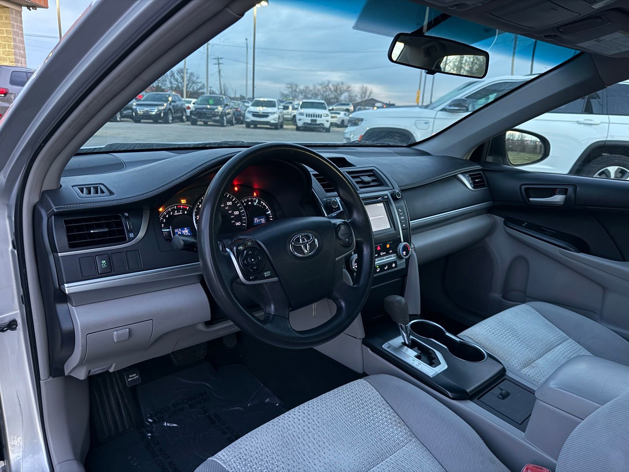 Used 2013 Toyota Camry image 29