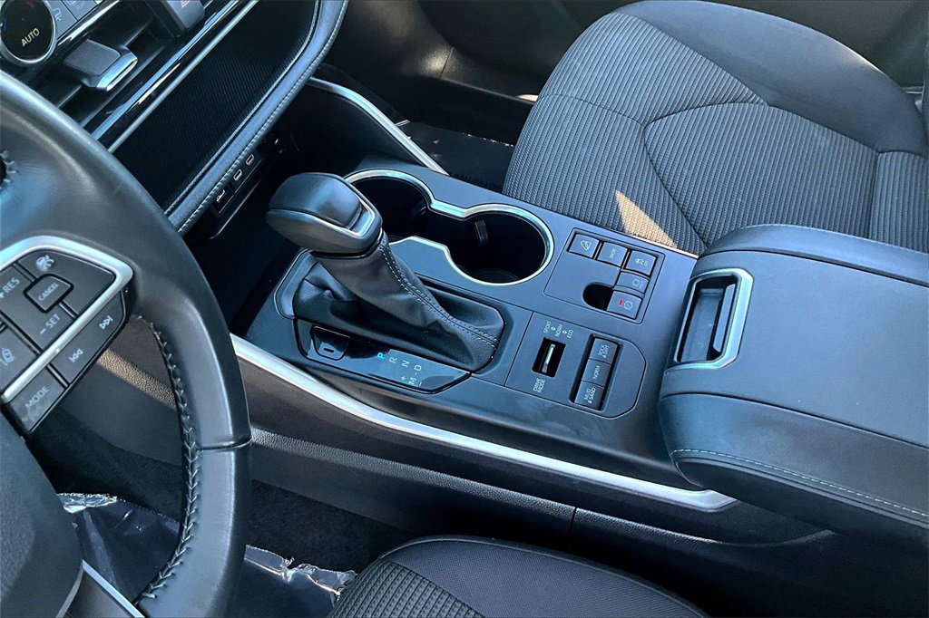 Used 2024 Toyota Highlander LE image 15