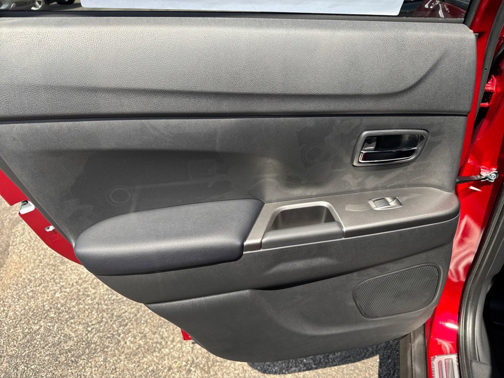 New 2027 Mitsubishi Outlander Sport SE FWD image 35