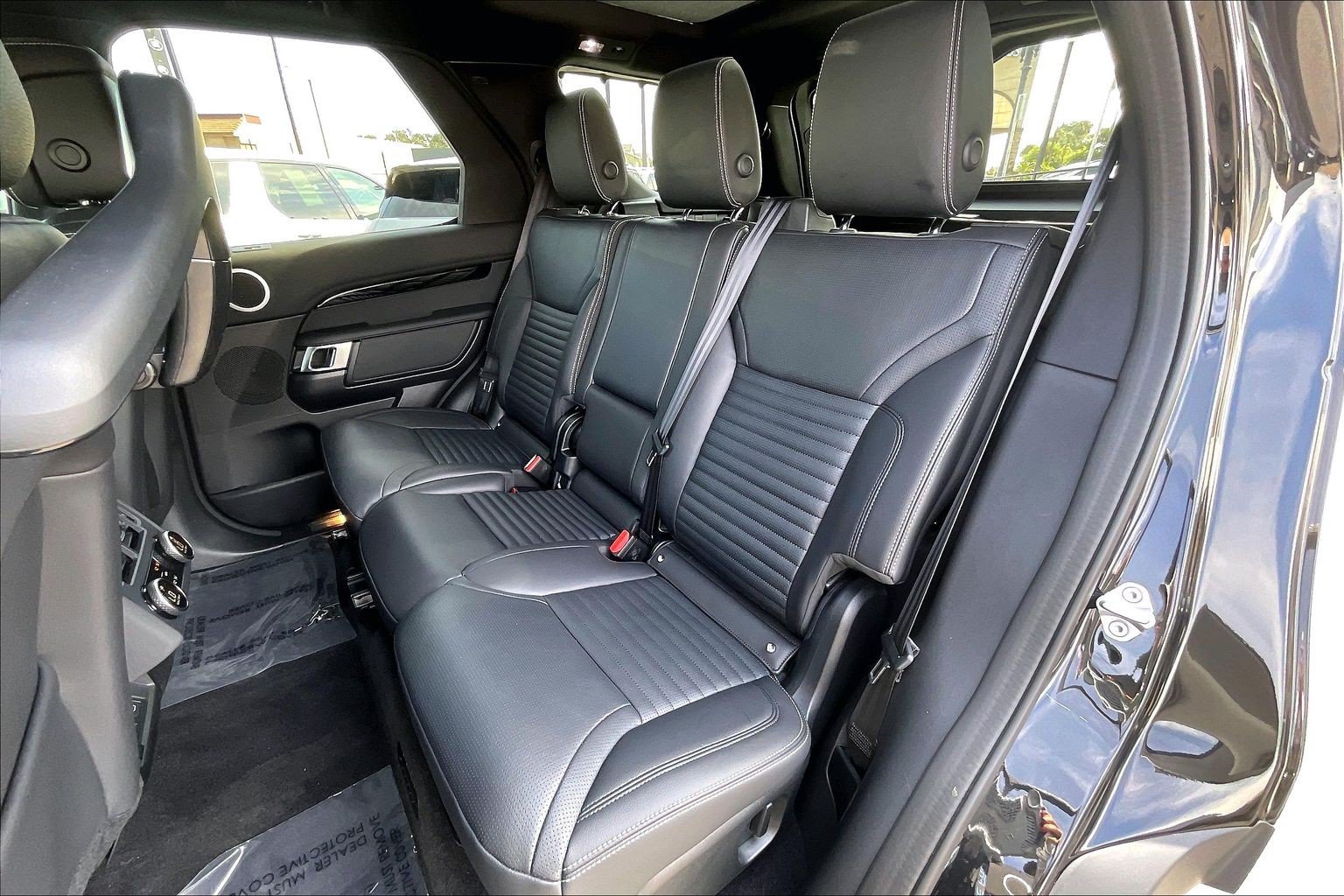 Certified 2025 Land Rover Discovery S AWD/4WD image 19