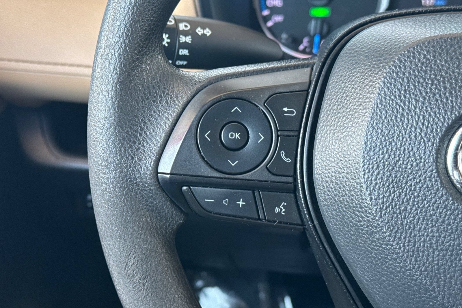 Certified 2022 Toyota RAV4 LE AWD/4WD image 27