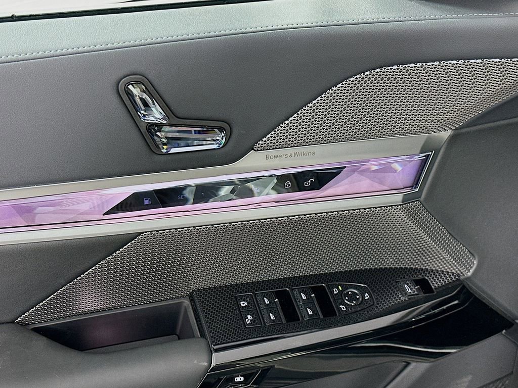 New 2026 BMW 750e xDrive w/ Executive Package image 20