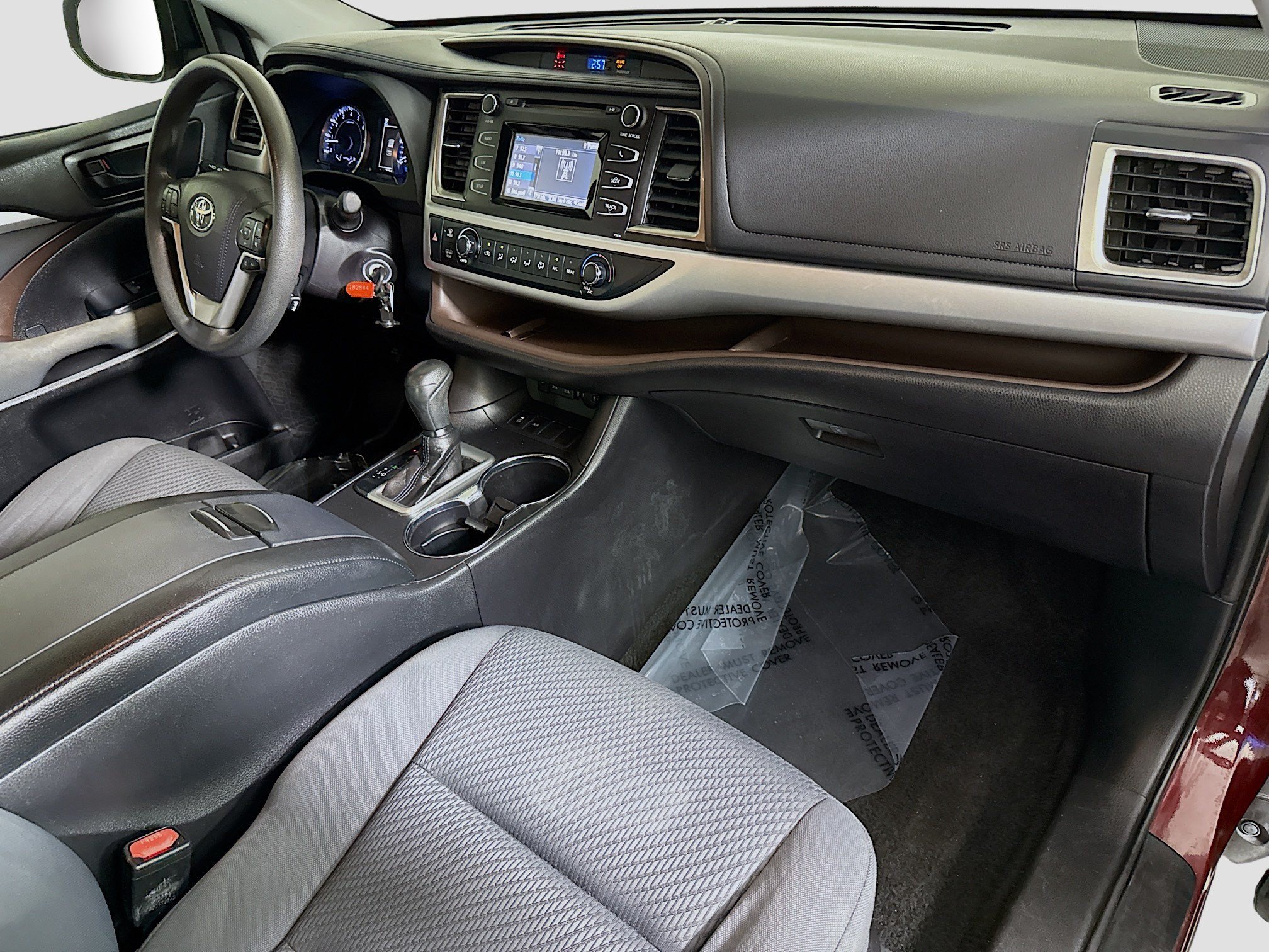 Used 2019 Toyota Highlander LE FWD image 29