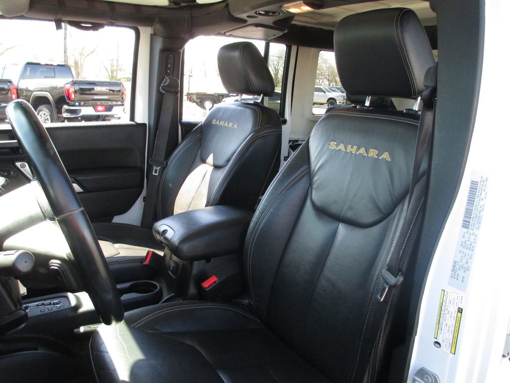 Used 2016 Jeep Wrangler Unlimited Sahara w/ Connectivity Group image 15
