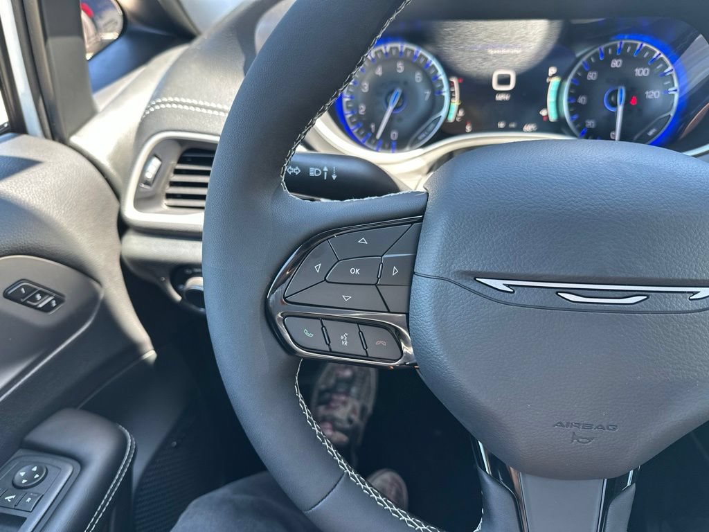 New 2027 Chrysler Pacifica Limited FWD image 25