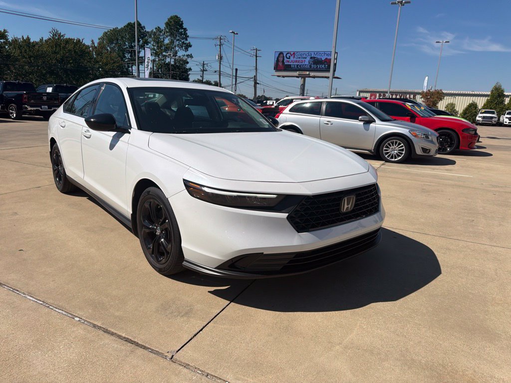 Used 2025 Honda Accord SE image 2