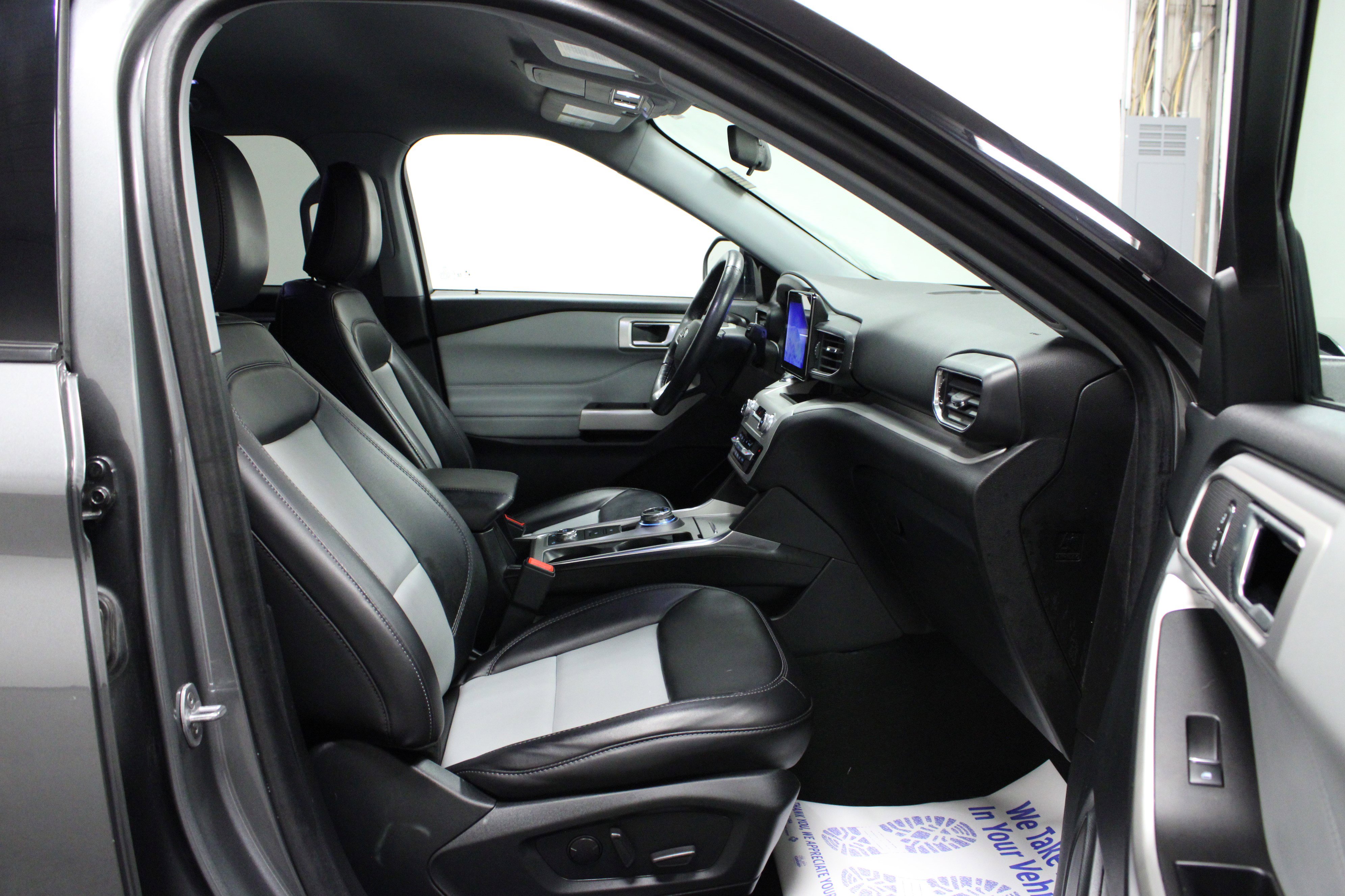 Used 2023 Ford Explorer XLT w/ Equipment Group 202A image 17