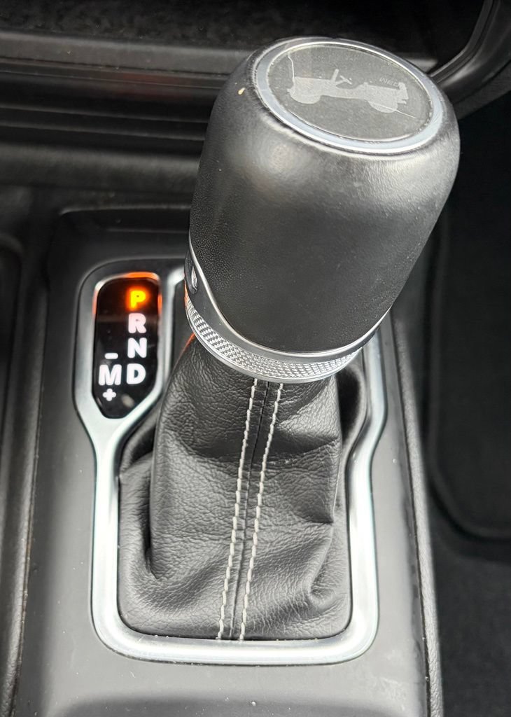 Used 2022 Jeep Wrangler Unlimited Sahara w/ Cold Weather Group AWD/4WD image 13