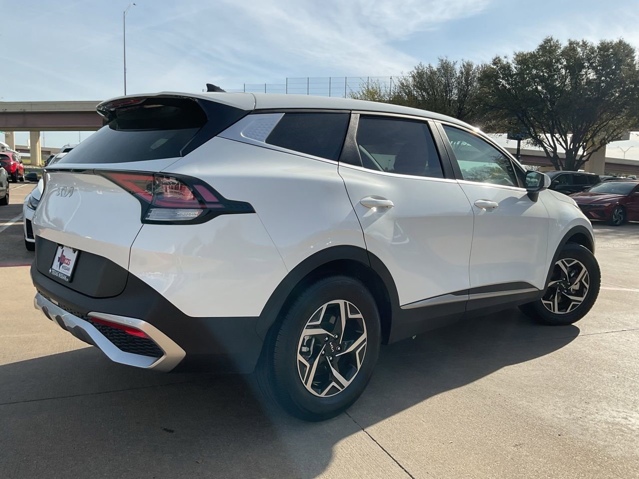 Used 2025 Kia Sportage LX image 7