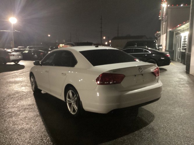 Used 2014 Volkswagen Passat TDI SE image 2