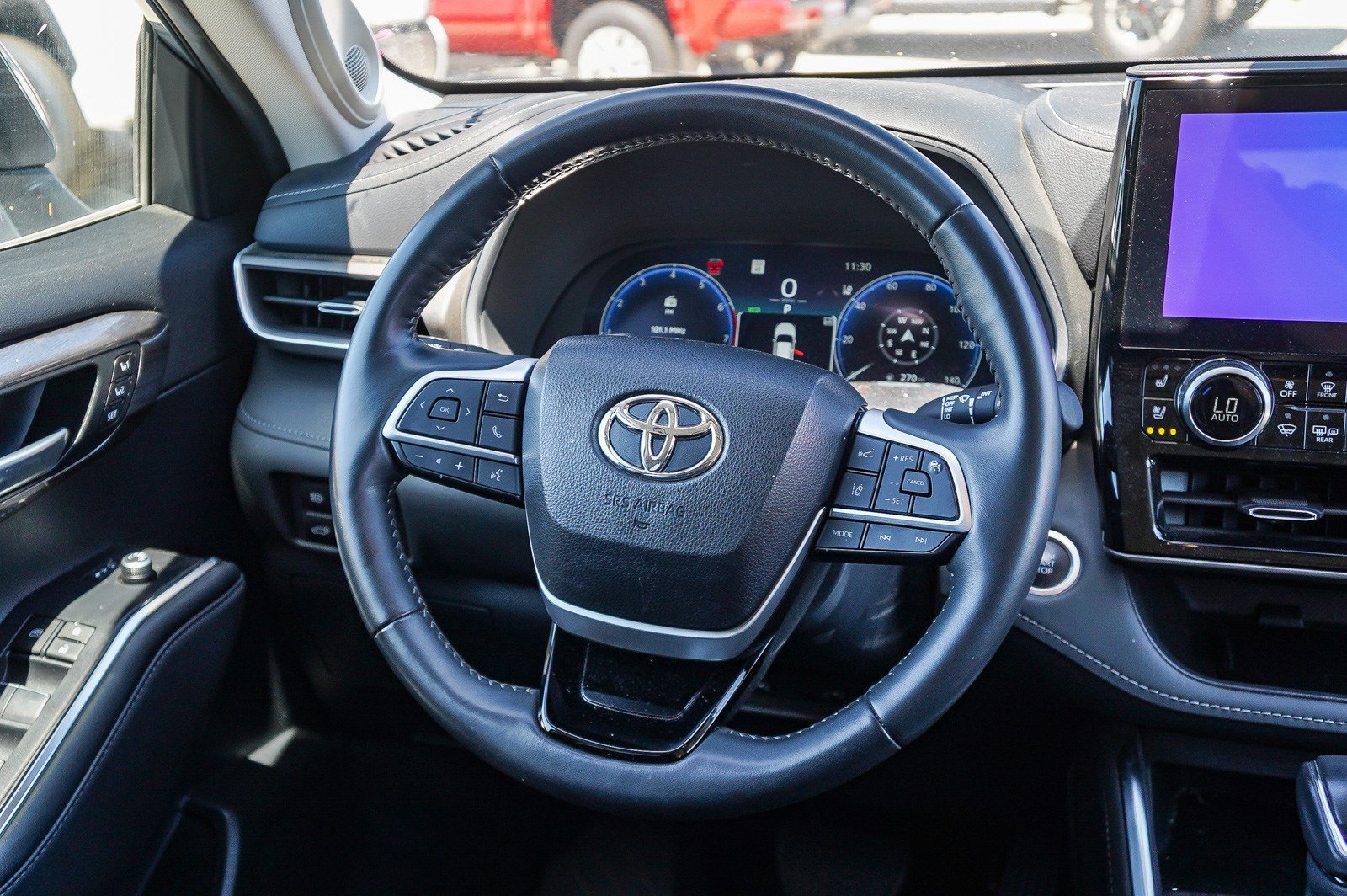 Certified 2024 Toyota Highlander Limited FWD image 16