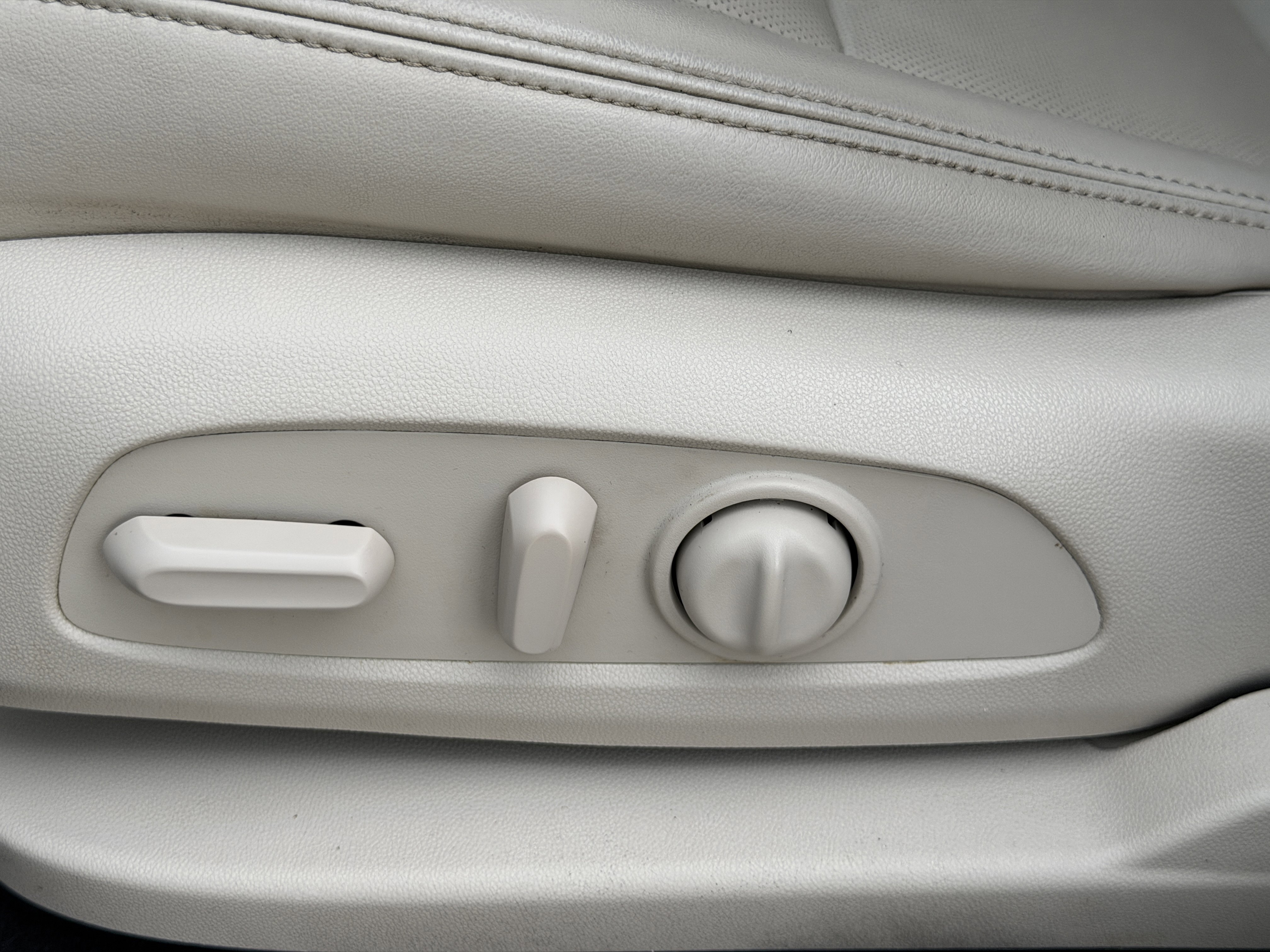 Used 2022 Buick Enclave Essence w/ Sport Touring Edition image 19