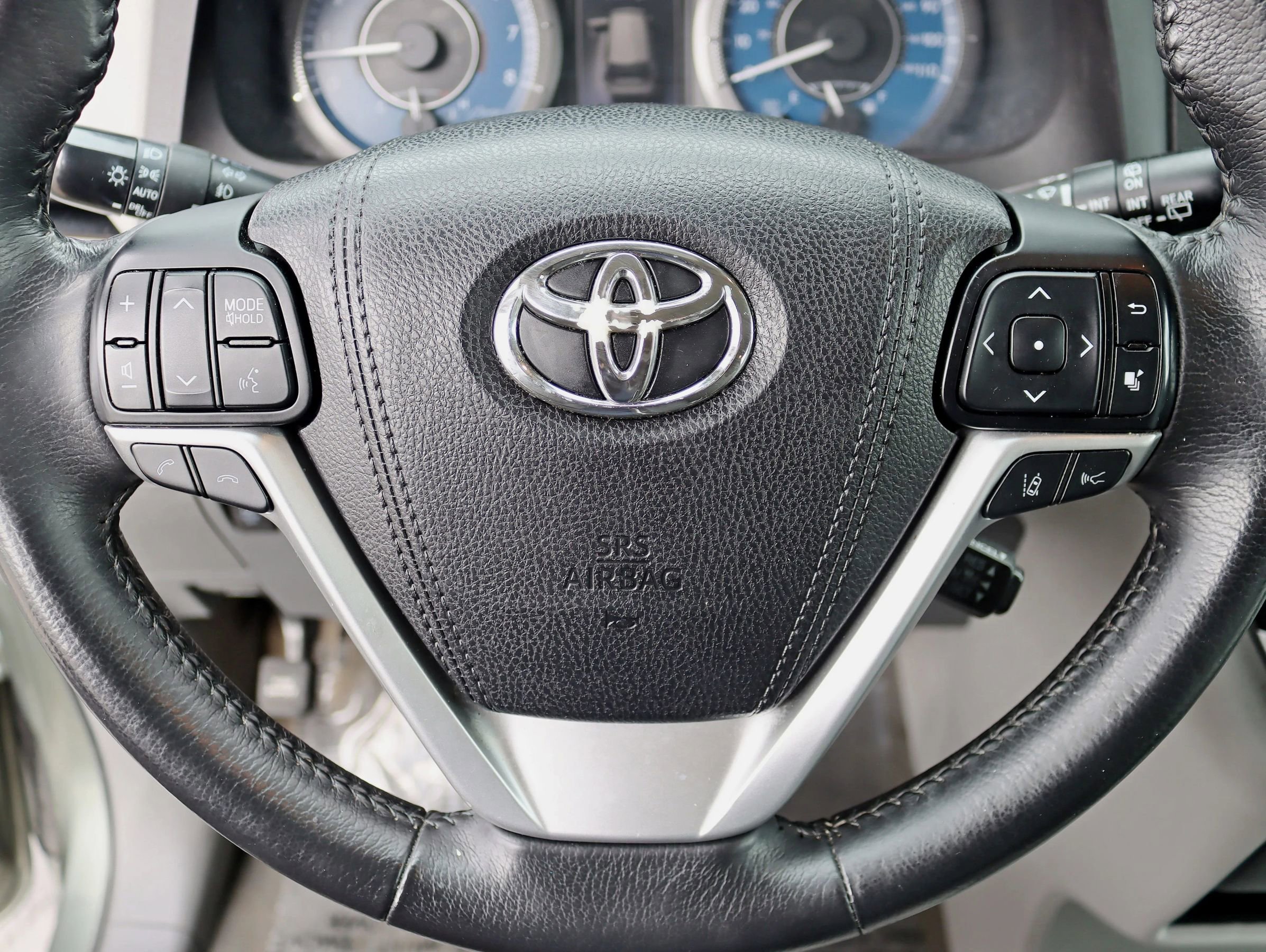 Used 2018 Toyota Sienna XLE w/ XLE Navigation Package FWD image 18