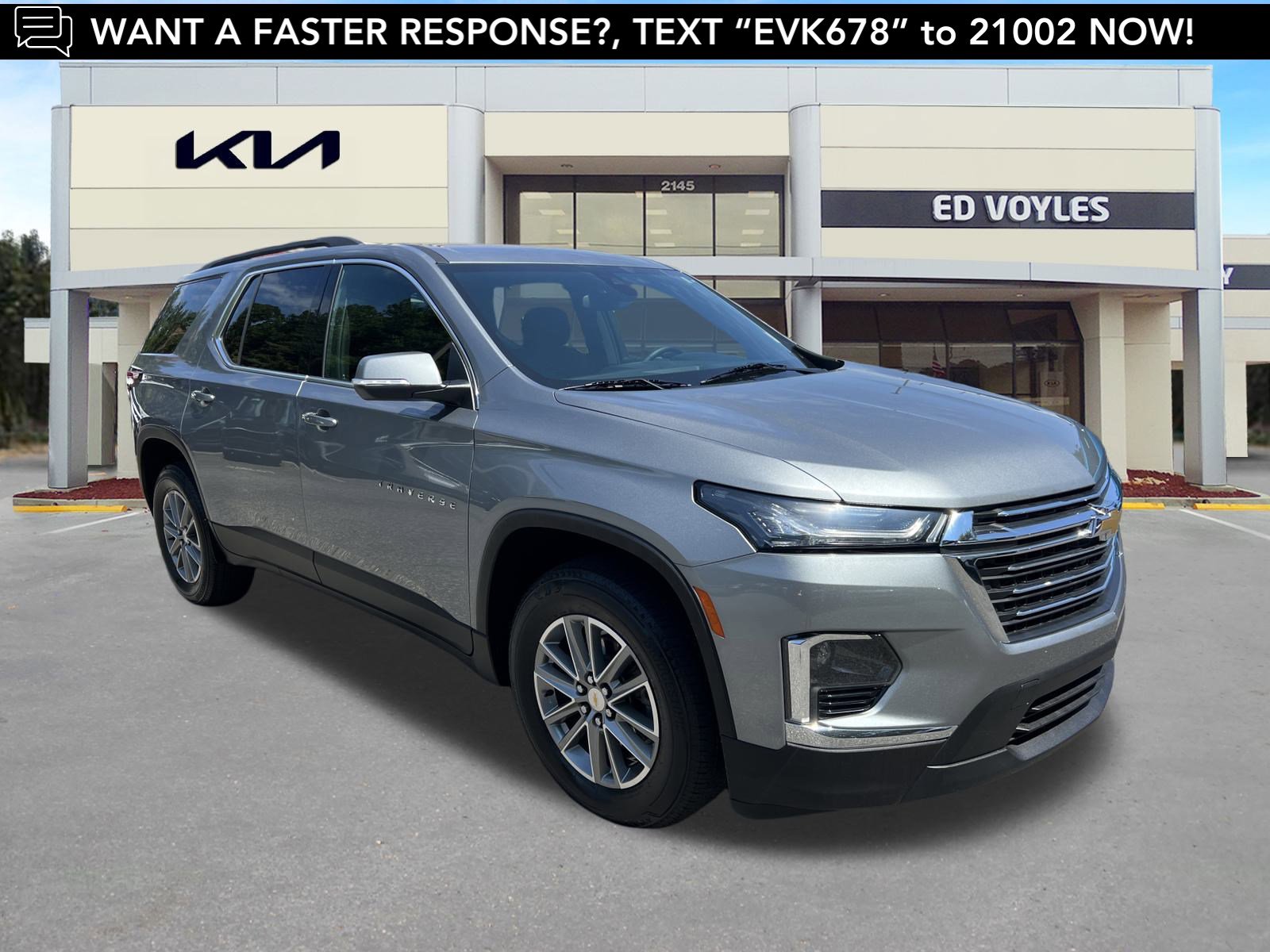 Used 2023 Chevrolet Traverse LT