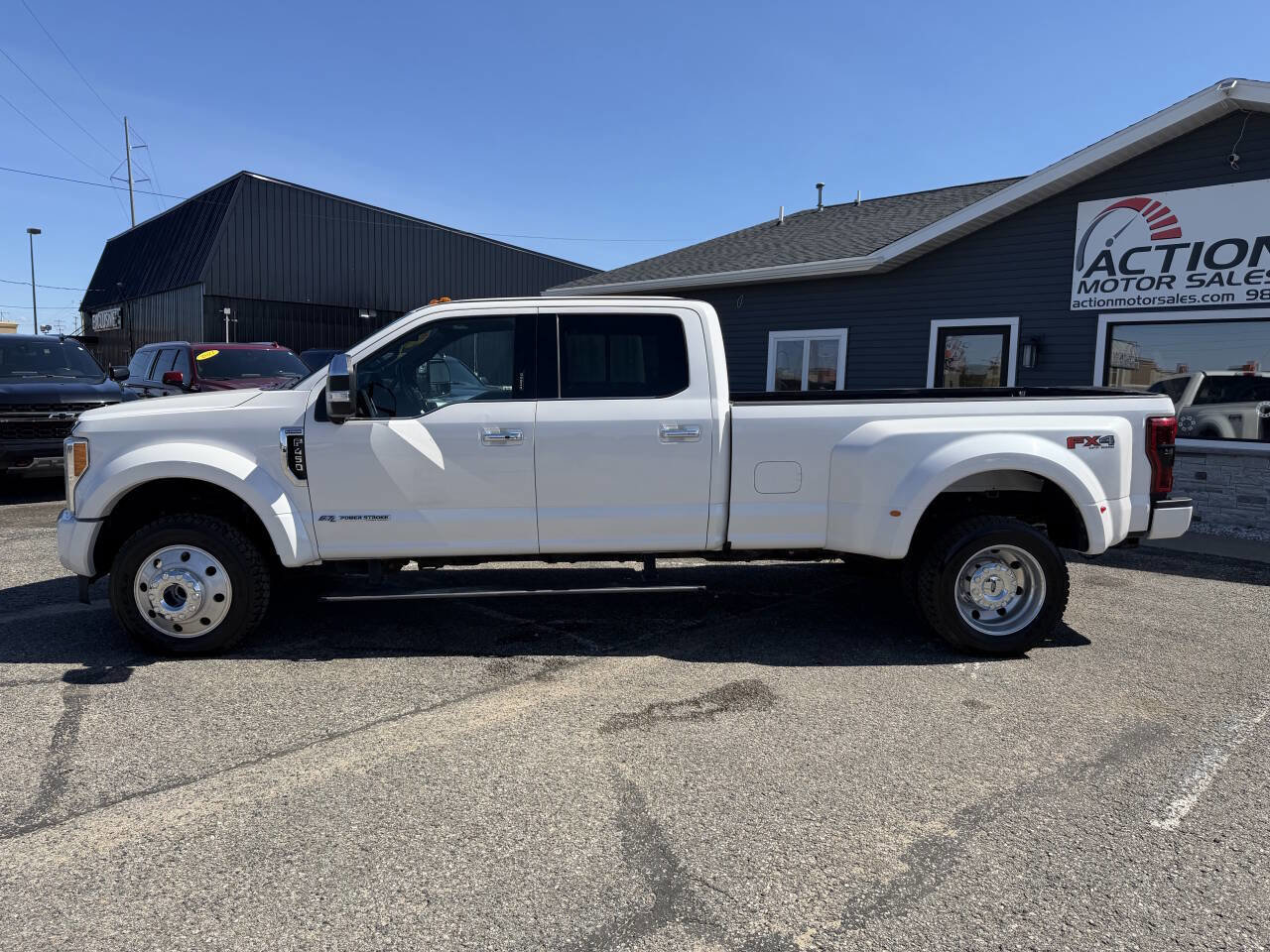 Used 2017 Ford F450 Platinum w/ Platinum Ultimate Package AWD/4WD image 2