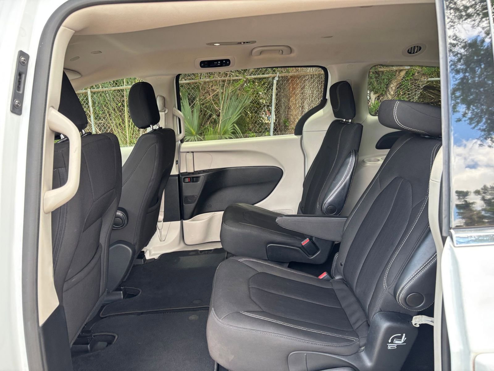 Used 2023 Chrysler Voyager LX FWD image 28