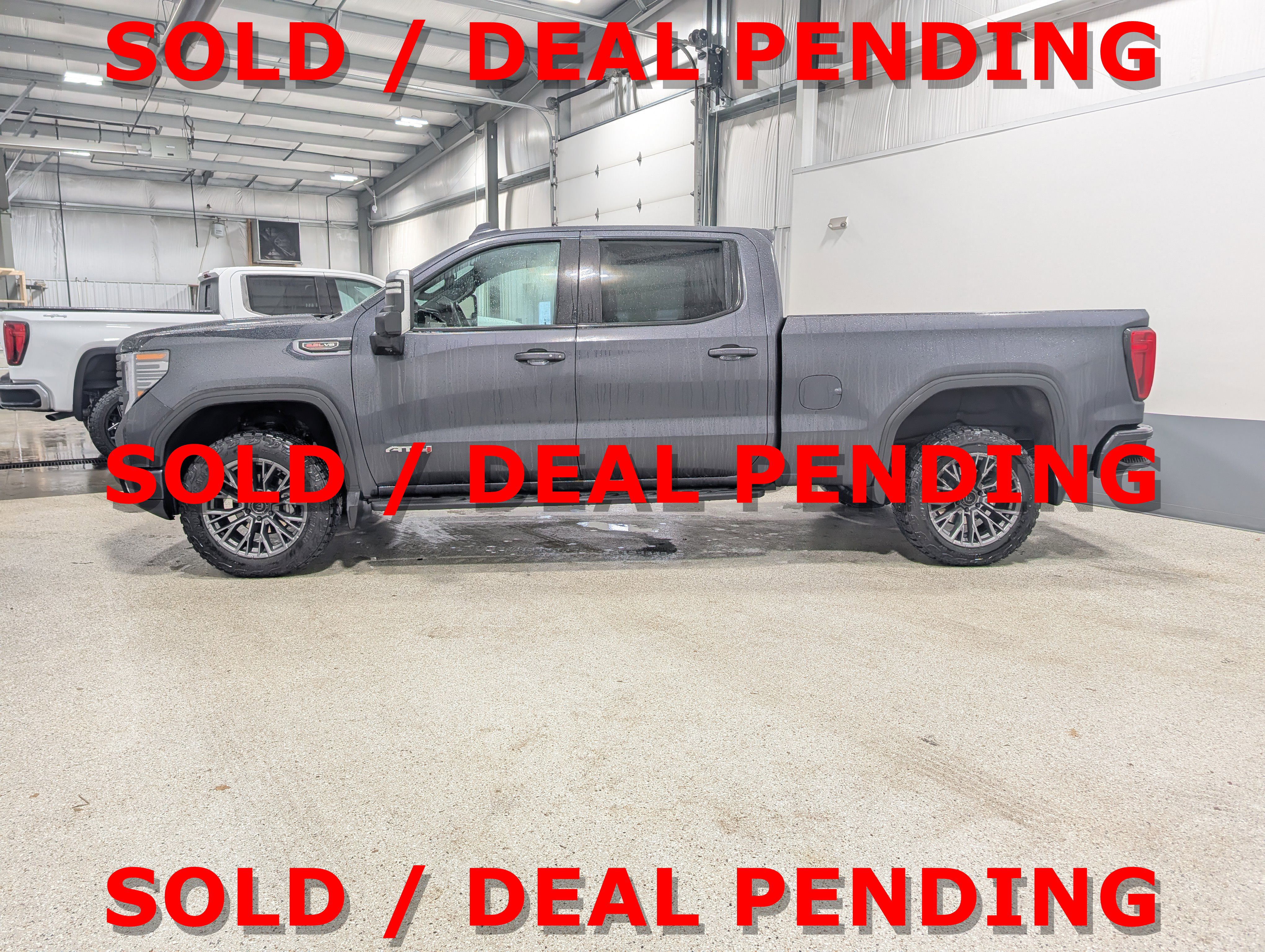 Used 2024 GMC Sierra 1500 AT4 w/ AT4 Premium Package image 5