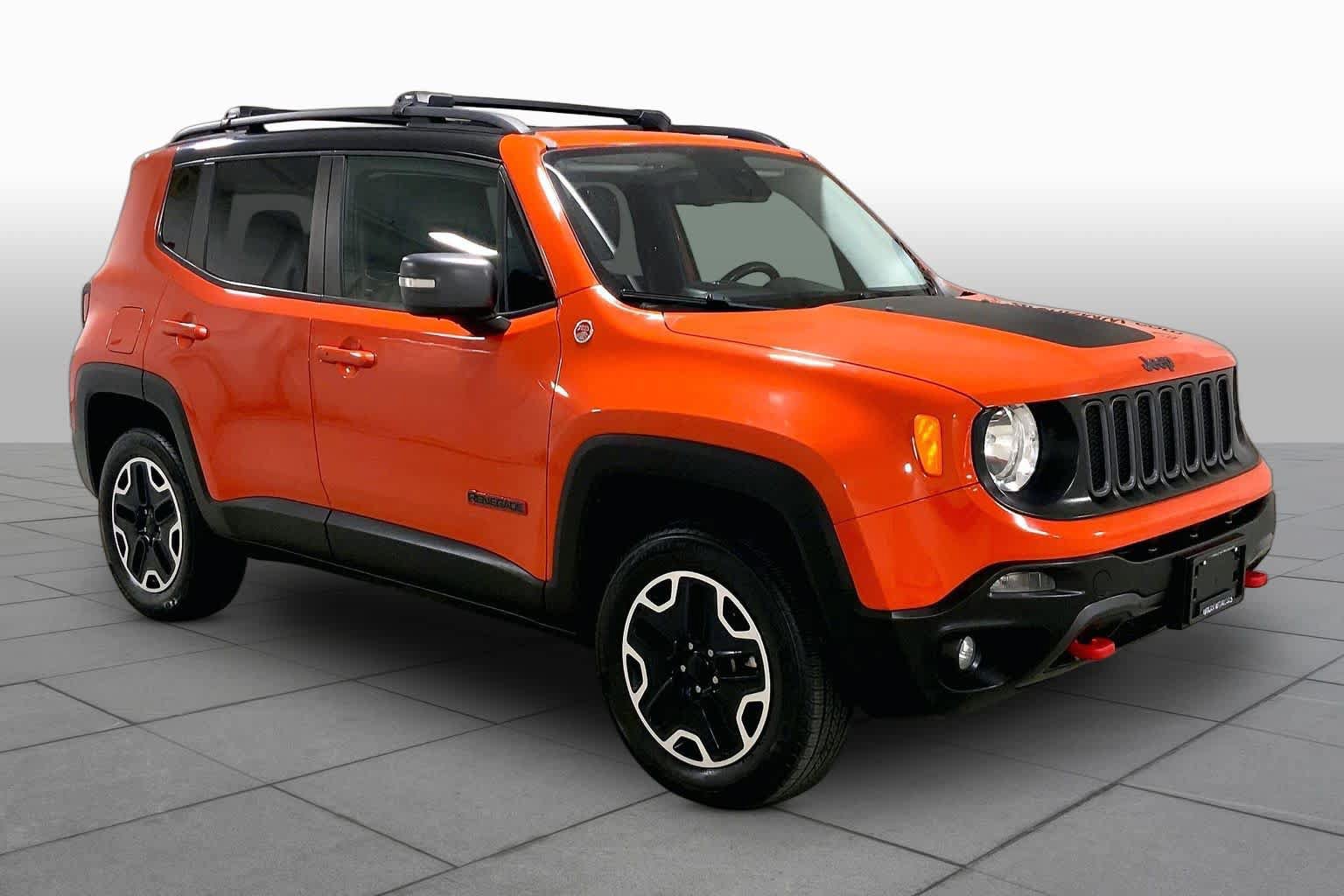 Used 2016 Jeep Renegade Trailhawk w/ Premium Trailhawk Package AWD/4WD image 2