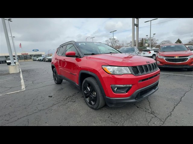Used 2019 Jeep Compass Latitude image 2