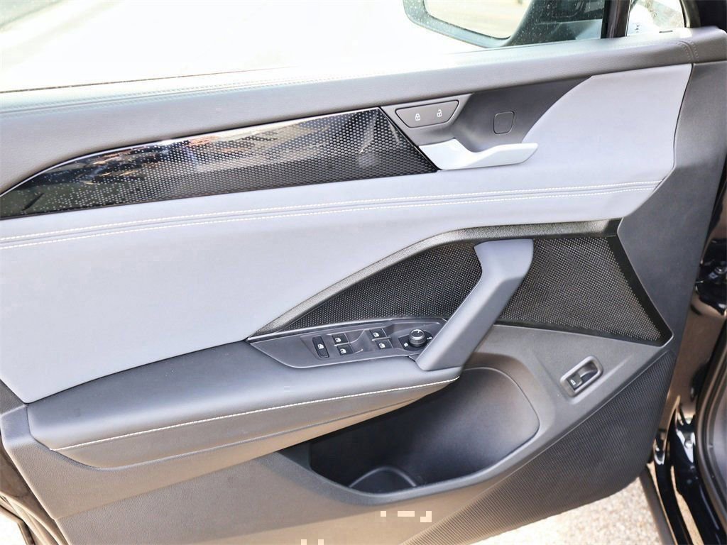 New 2026 Volkswagen Tiguan SE image 15