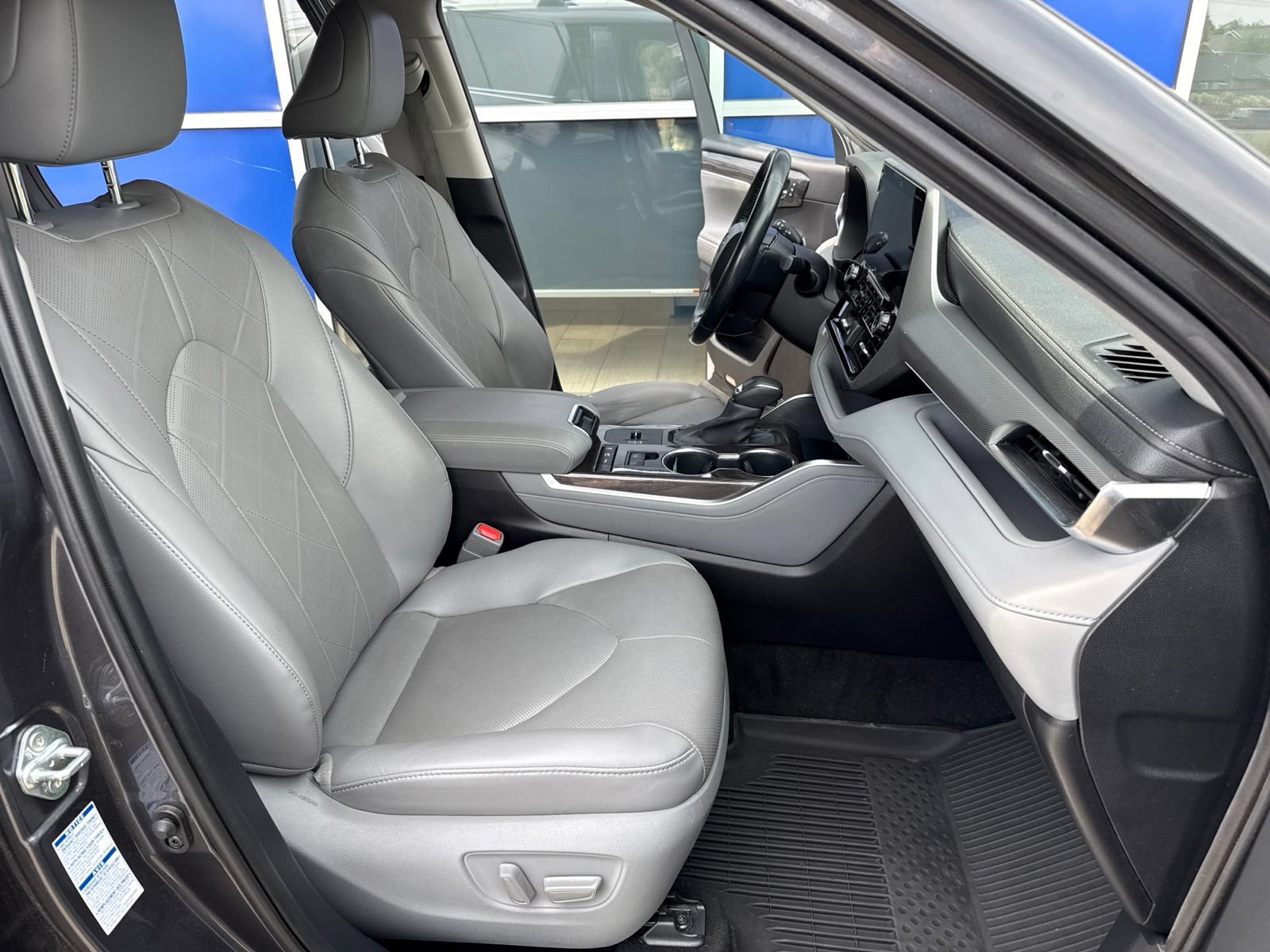 Used 2020 Toyota Highlander Platinum AWD/4WD image 24