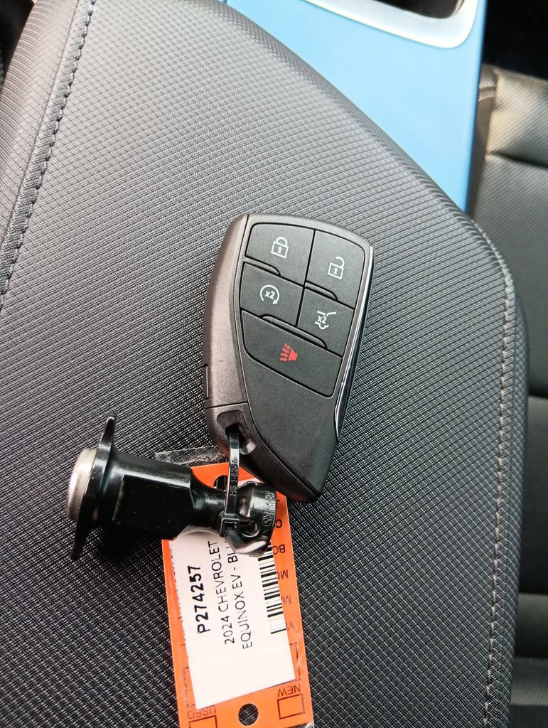 Used 2024 Chevrolet Equinox EV LT AWD/4WD image 28