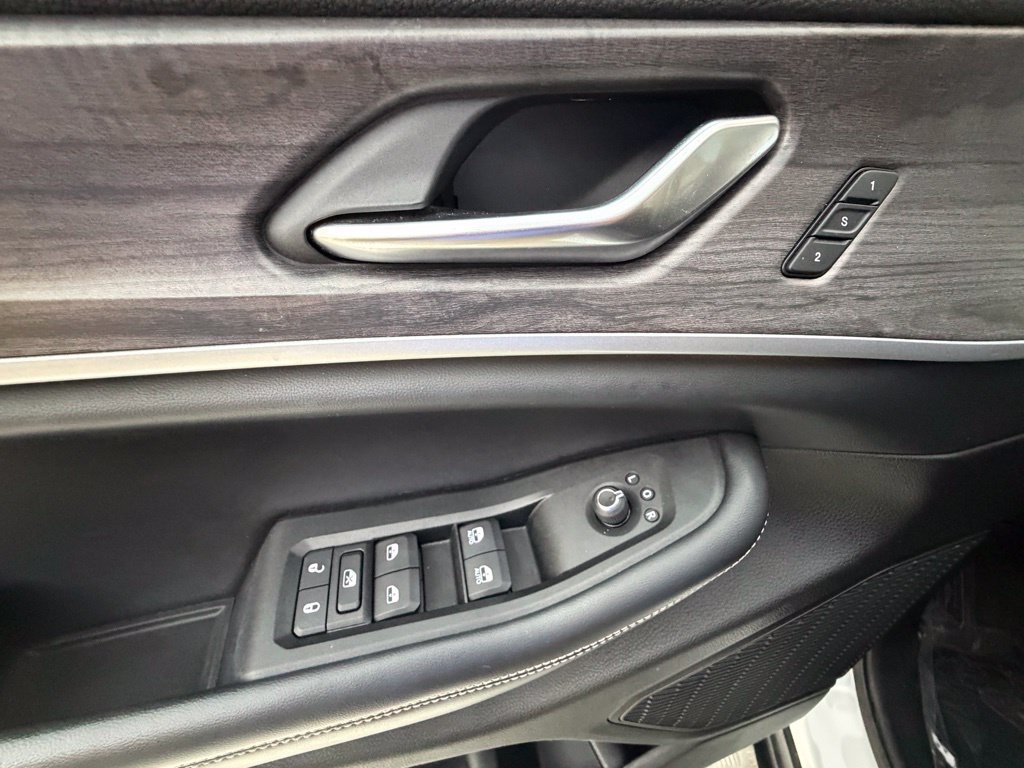 Used 2023 Jeep Grand Cherokee Limited AWD/4WD image 26