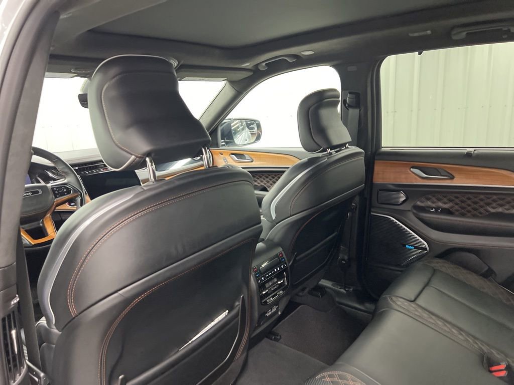 Used 2025 Jeep Grand Cherokee Summit image 13