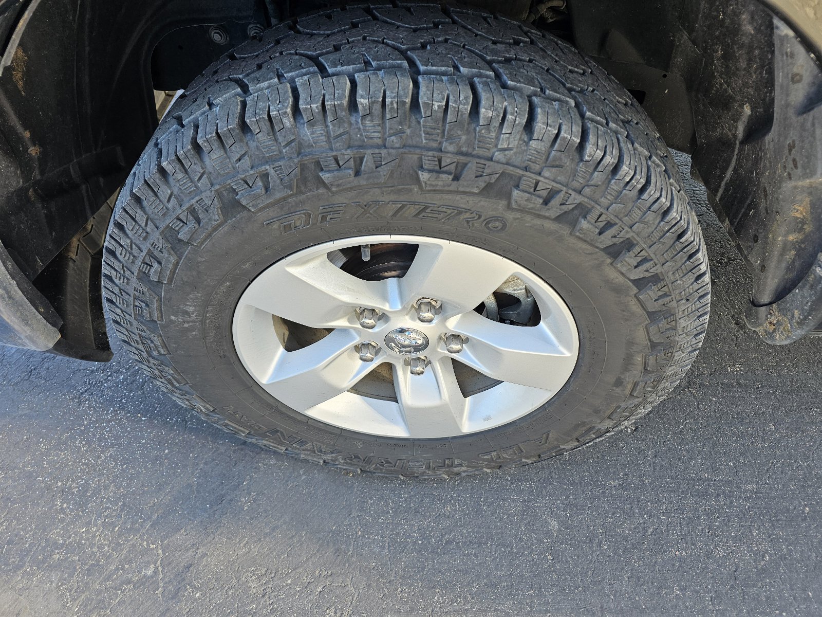 Used 2021 RAM 1500 Classic SLT image 9