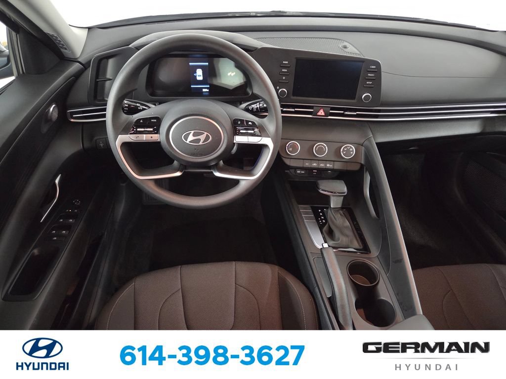 Used 2025 Hyundai Elantra SE FWD image 17