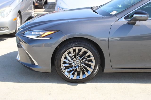Certified 2025 Lexus ES 300h w/ Accessory Package (Z2) FWD image 4