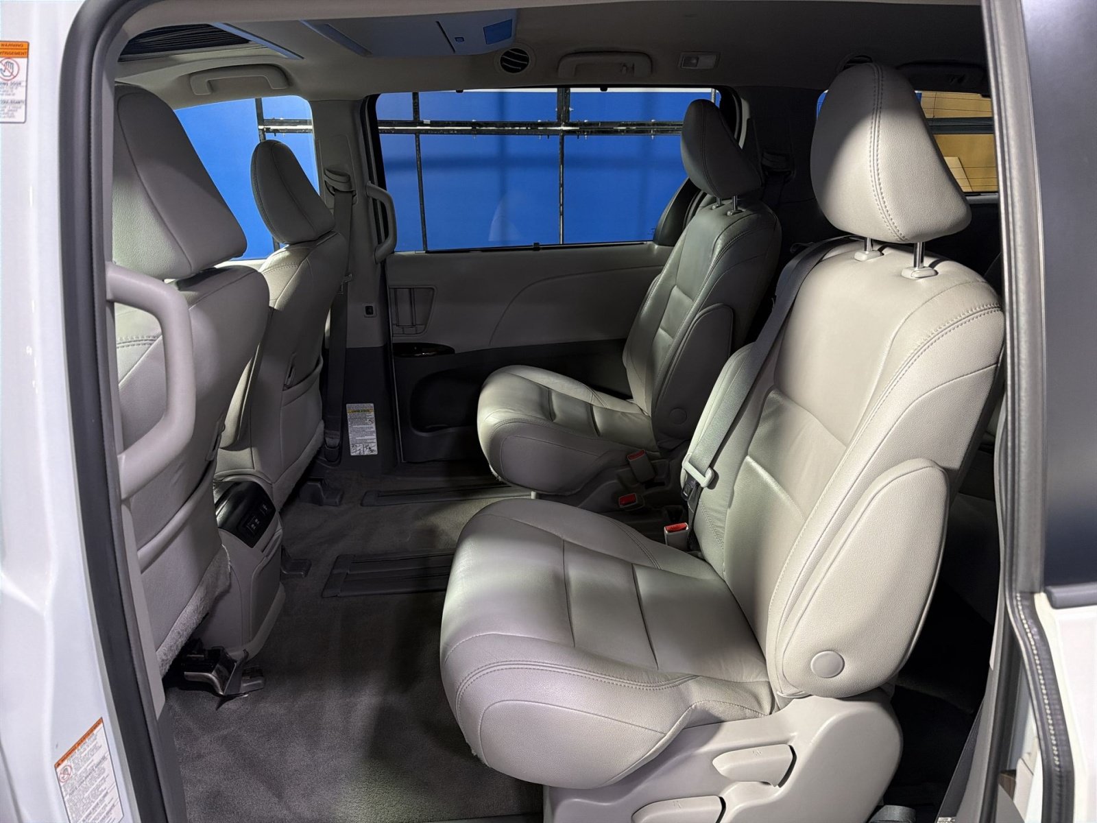 Used 2018 Toyota Sienna XLE Premium FWD image 28