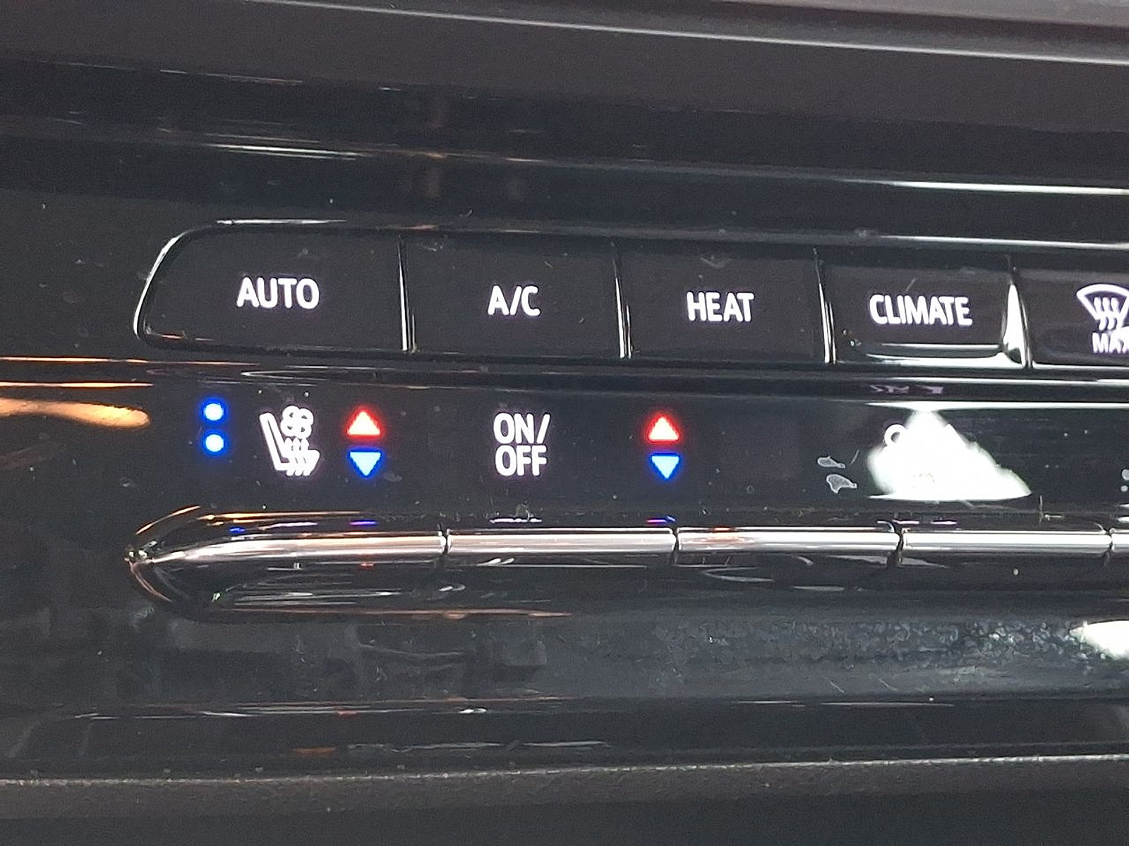 Certified 2023 Chevrolet Bolt EUV Premier FWD image 19
