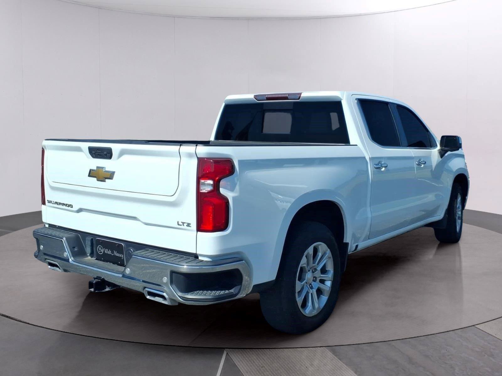 Used 2023 Chevrolet Silverado 1500 LTZ w/ LTZ Premium Package AWD/4WD image 5
