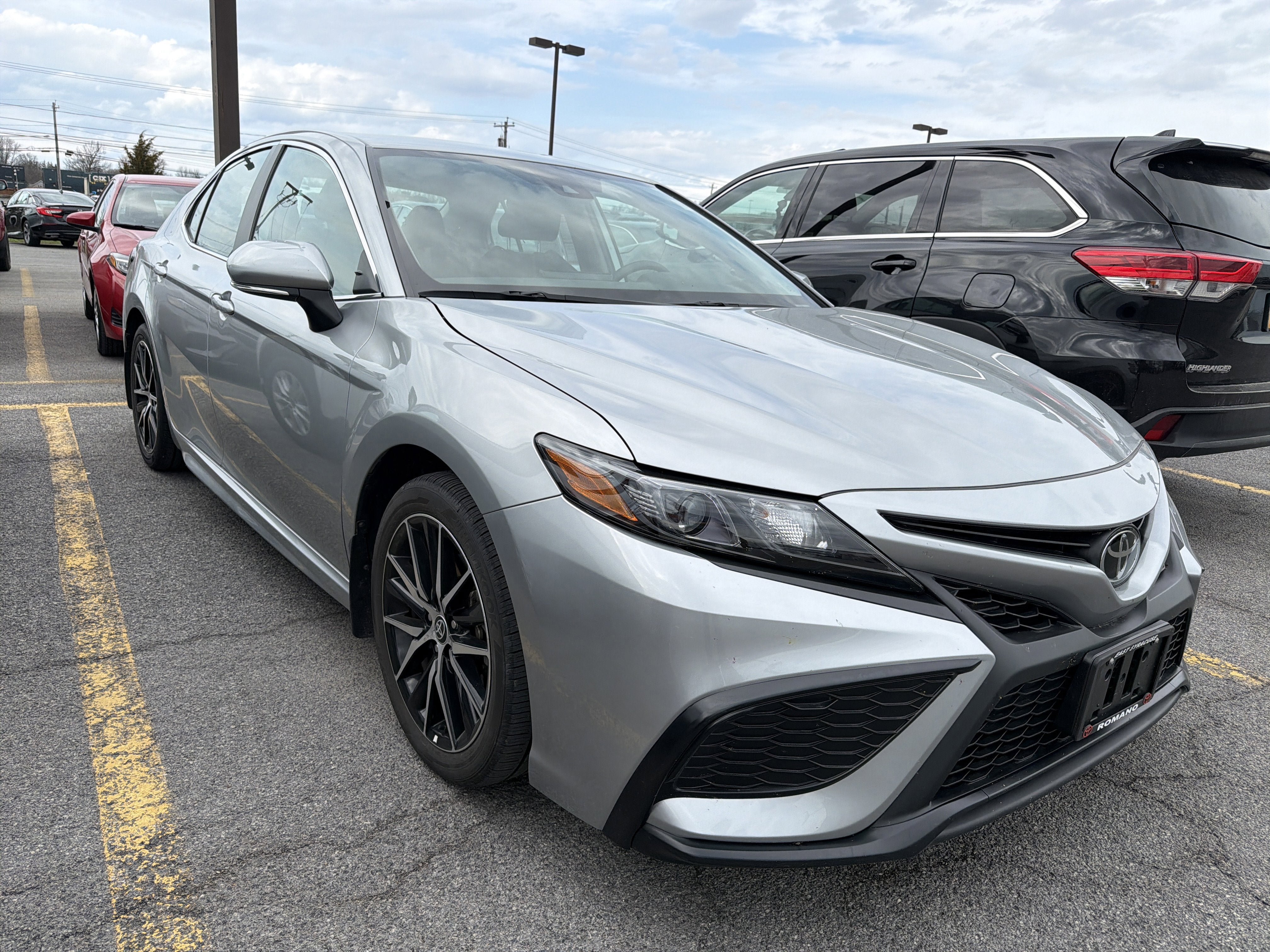 Used 2024 Toyota Camry SE AWD/4WD image 2