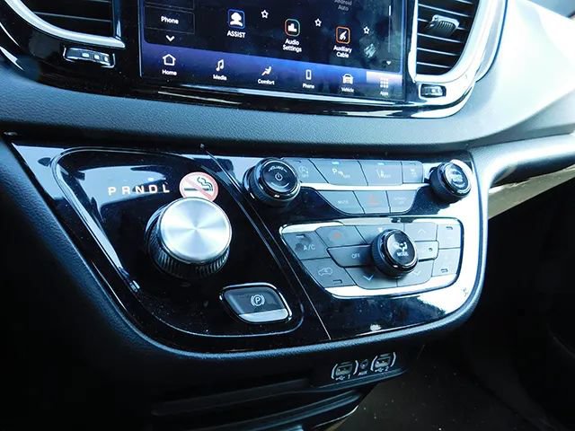 Used 2025 Chrysler Pacifica Select FWD image 17