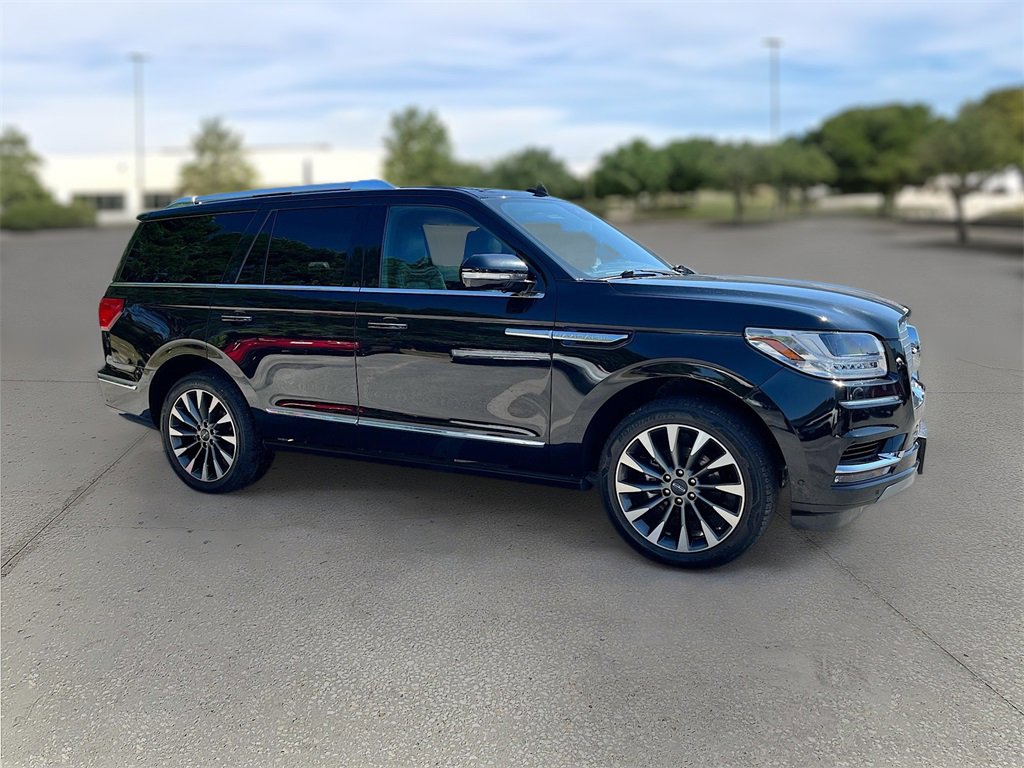 Used 2021 Lincoln Navigator Reserve image 1