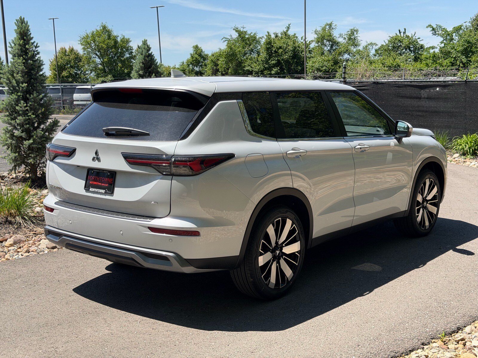 New 2026 Mitsubishi Outlander SE FWD image 5