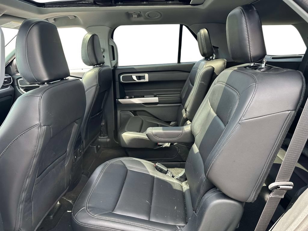Used 2024 Ford Explorer XLT w/ Equipment Group 202A AWD/4WD image 13