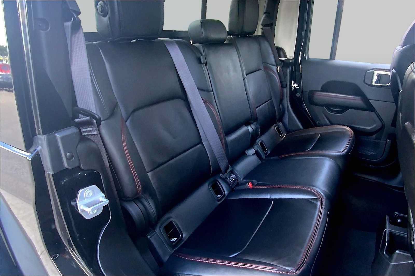 Used 2025 Jeep Gladiator Rubicon w/ Convenience Group AWD/4WD image 20