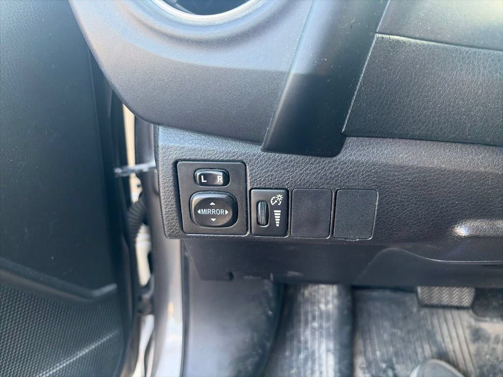 Used 2017 Toyota Corolla SE w/ SE Premium Package FWD image 19