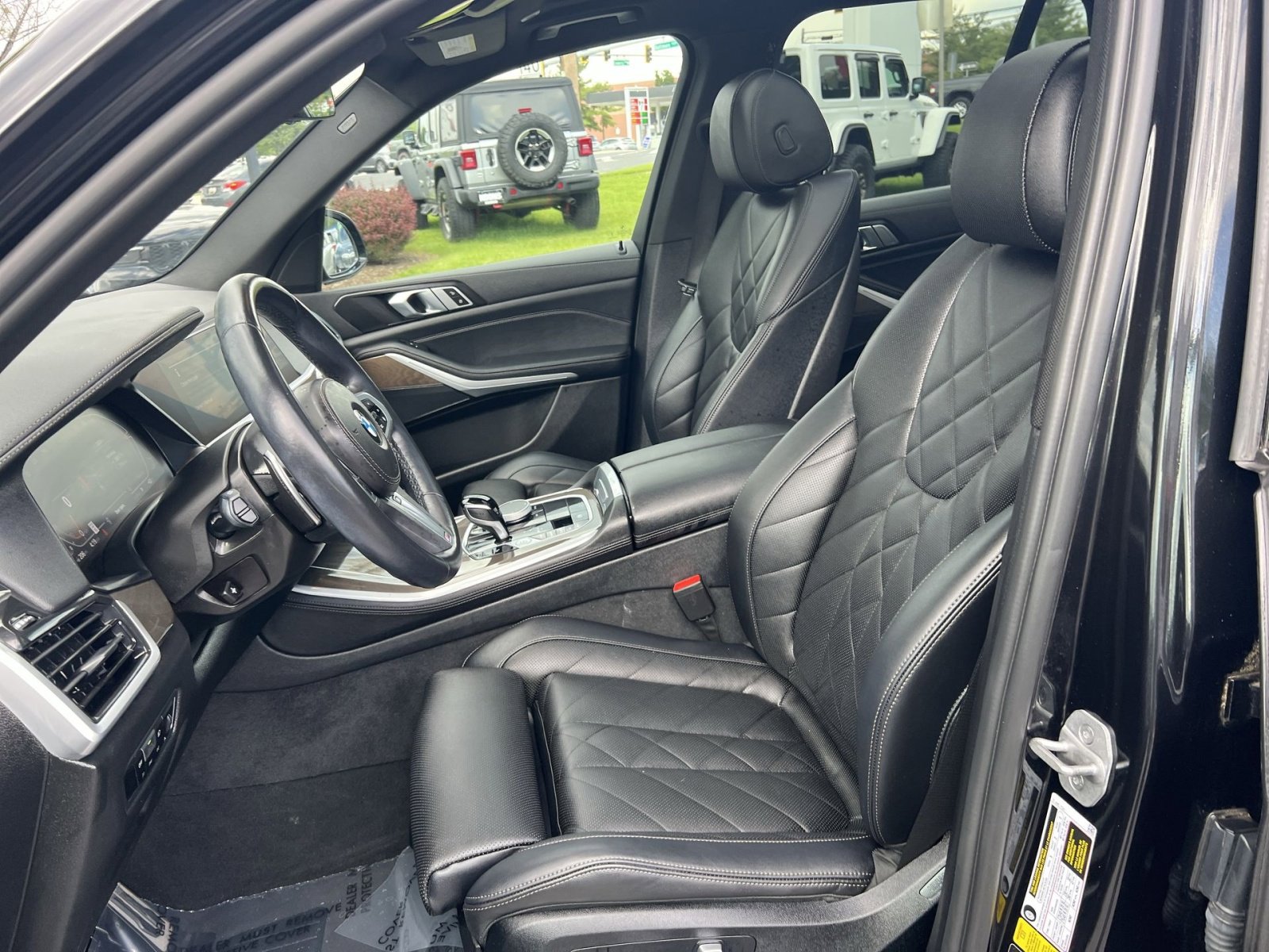 Used 2023 BMW X5 xDrive40i w/ M Sport Package AWD/4WD image 13